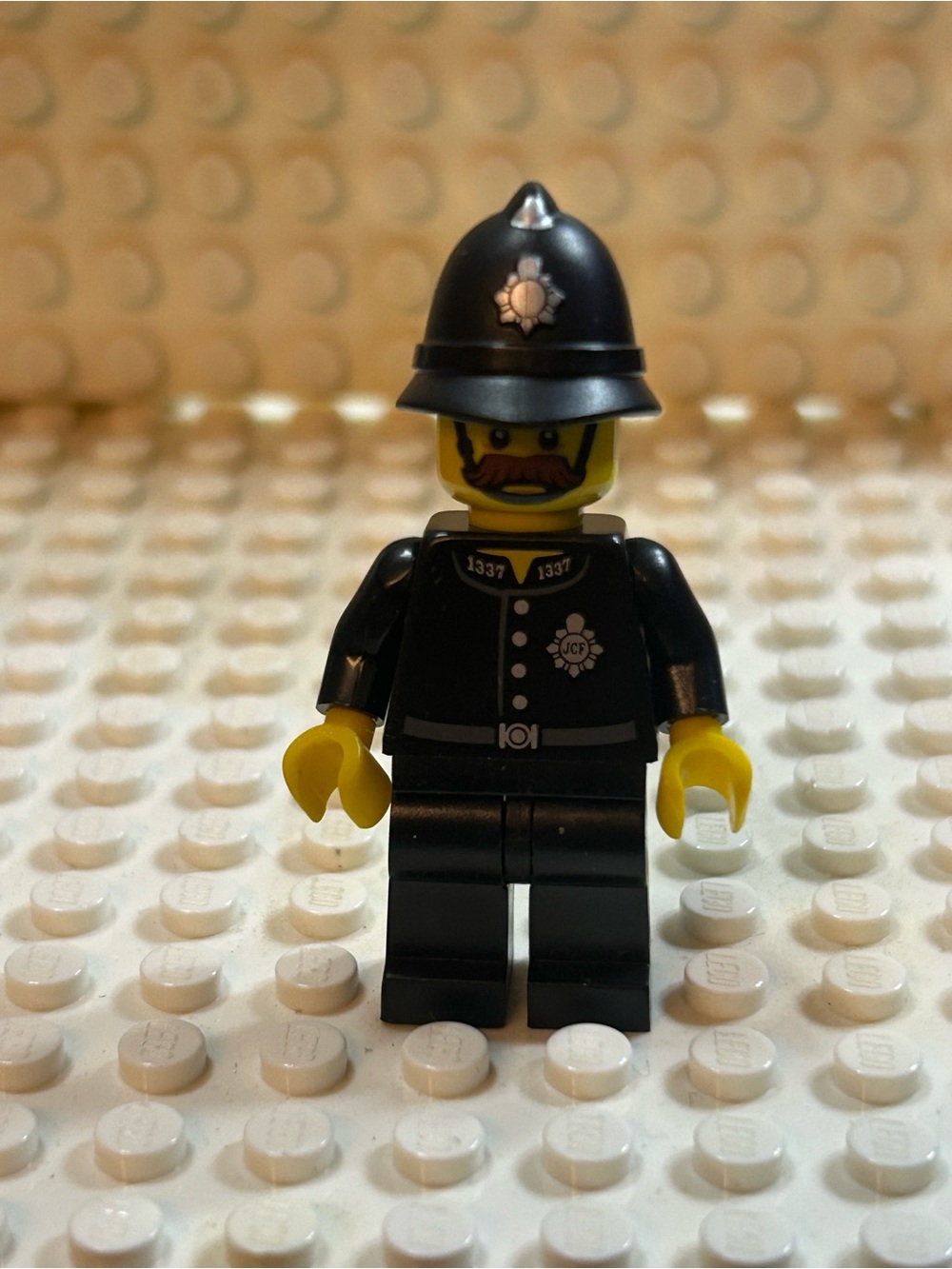 British Policeman / Bobby
Collectible Minifigures